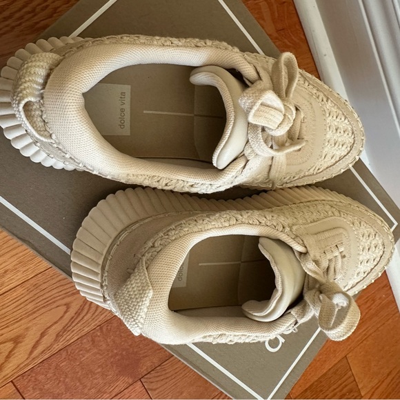 Dolce Vita Dolen Tan Sneaker - Size: 6 - Picture 4 of 8